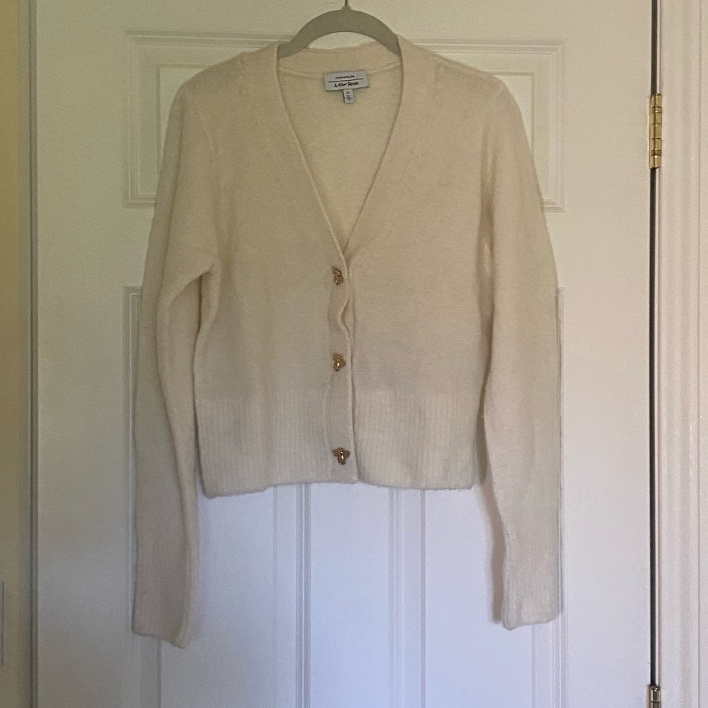 & Other Stories Cream V-Neck Cropped Cardigan with Gold Buttons - Picture 2 of 6